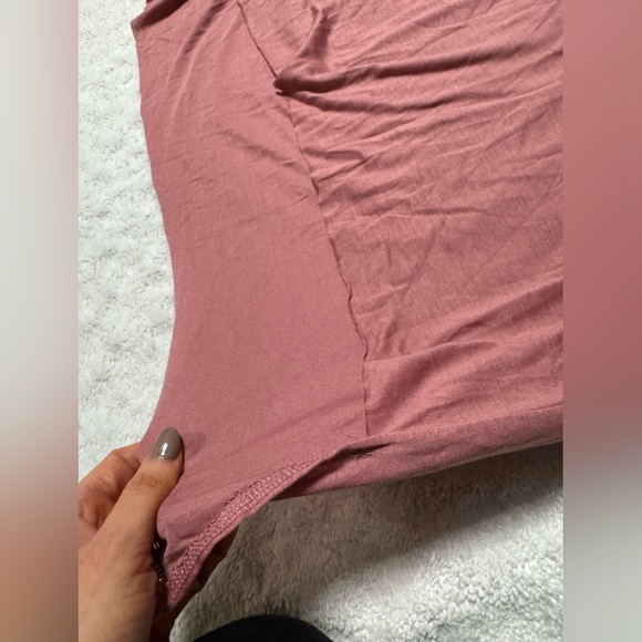 NWT- CLUB PILATES Moon Step Hem Graphic Tank Top in Mauve - Picture 6 of 10